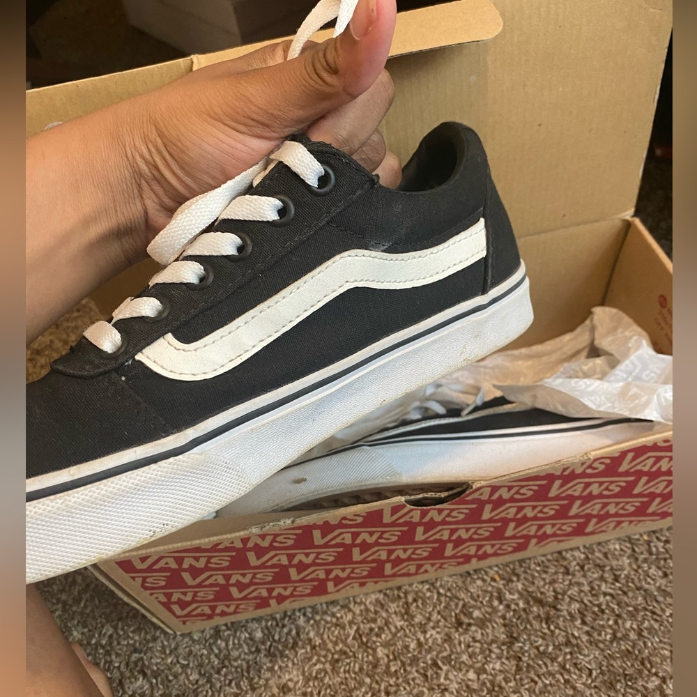 Vans - Picture 2 of 2